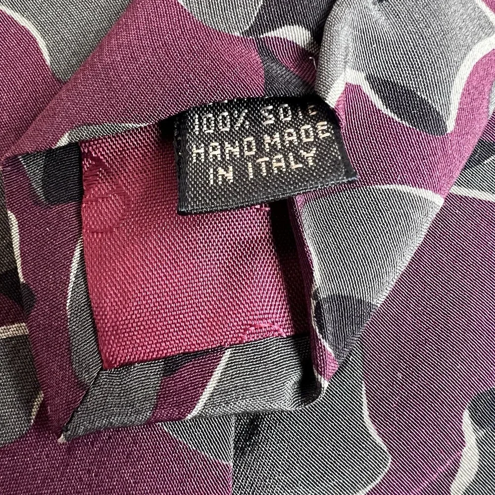 Valentino Cravatte Maroon Gray Italy‎ Abstract 100% Silk Tie Vintage